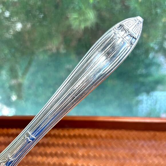 Vintage Wallace Silverplate Hand Mirror – Art Deco Vanity Mirror with Etched “E” - Picture 5 of 14